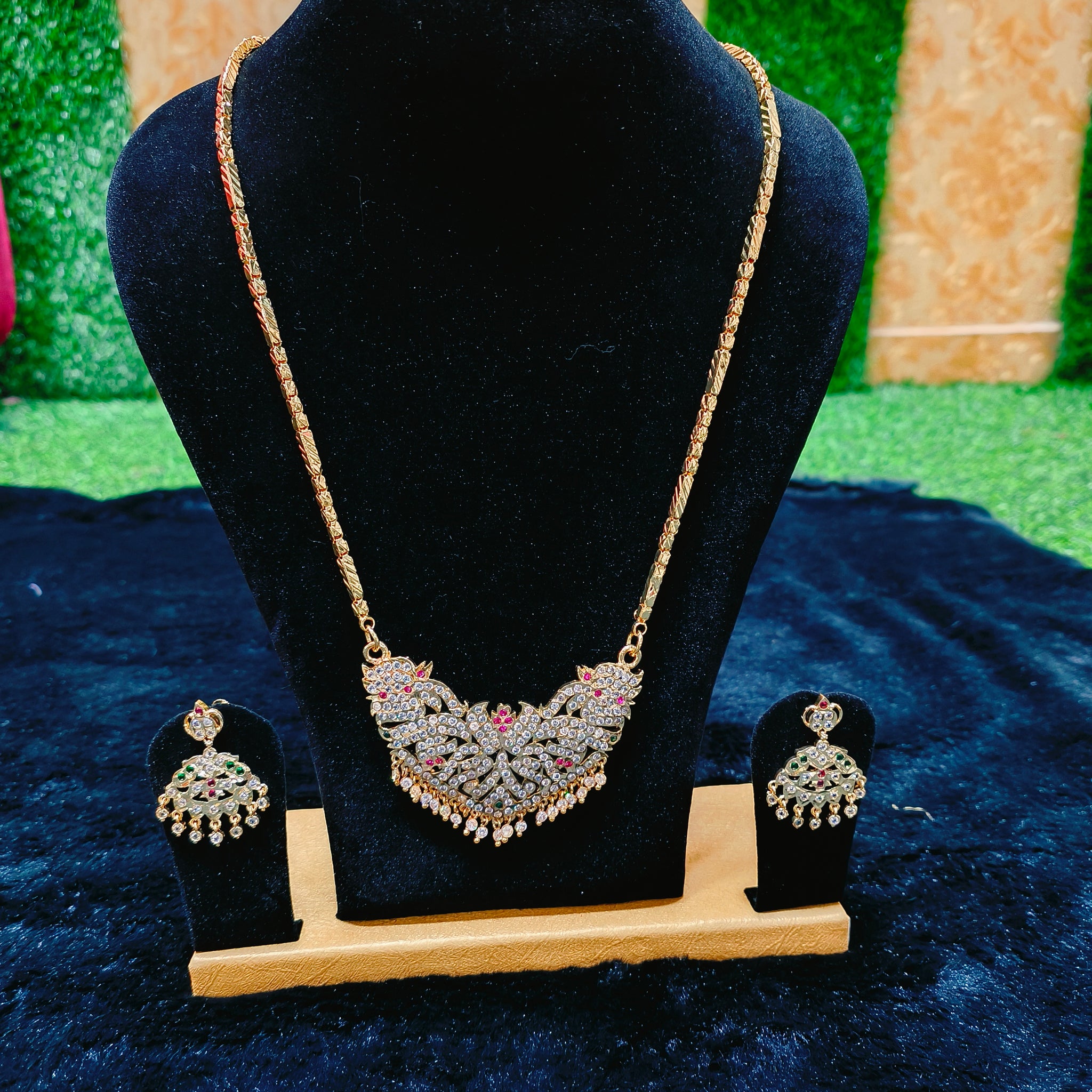 LONG CHAIN
