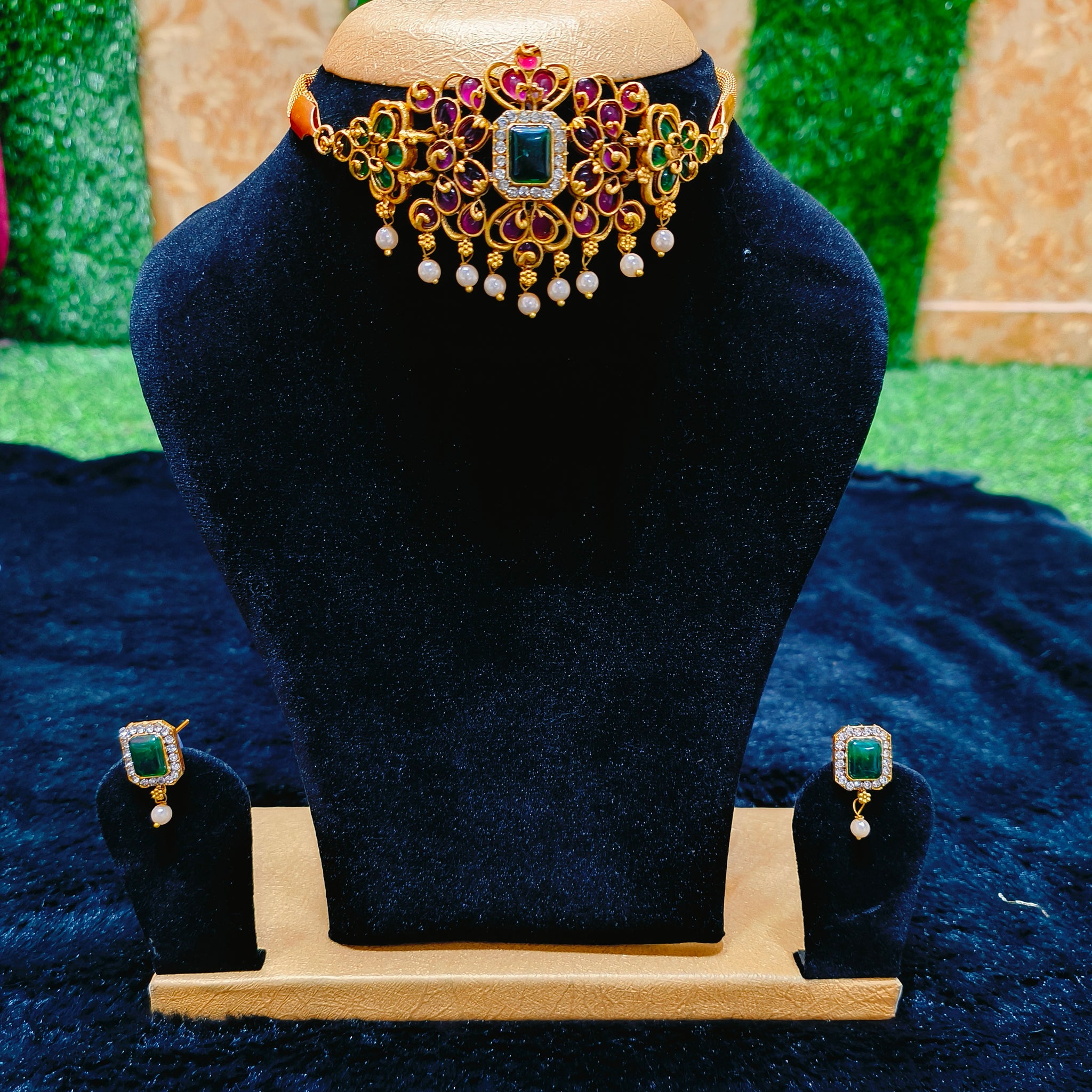 CHOKER NECKLACE